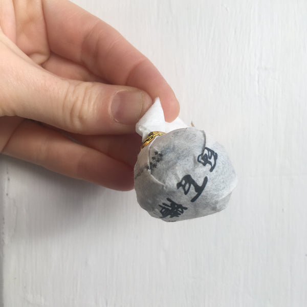 2018 Sheng Puer 8g ball : A Bai La co-operative Jingmai mountain