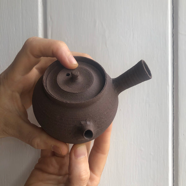 ‘Xing Xiang Clay Pot' Side Handle Dark Brown : Xing Xiang [Yu Xinrong] Jingdezhen