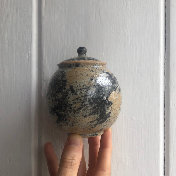 Pine Ash Glazed Caddy : Yang Yang Li | YUNBAI STUDIO Jingdezhen