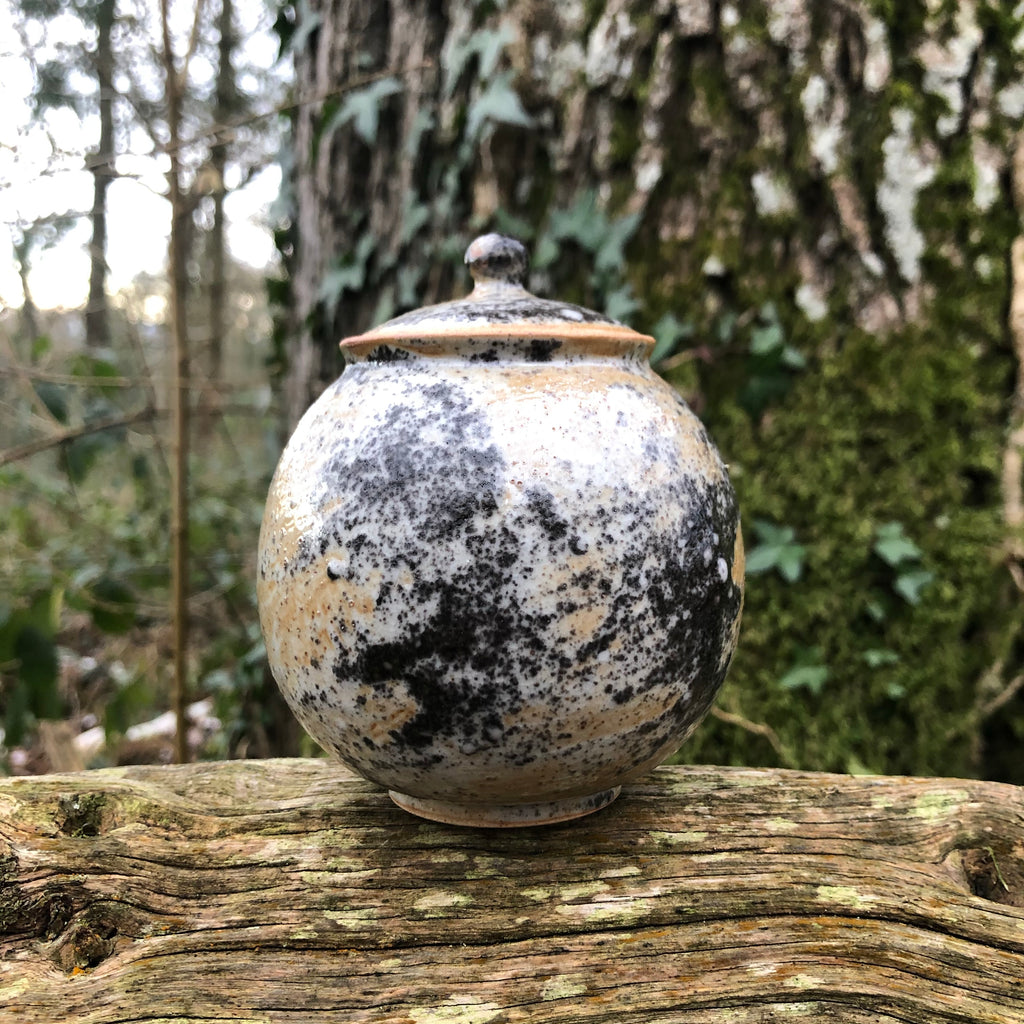 Pine Ash Glazed Caddy : Yang Yang Li | YUNBAI STUDIO Jingdezhen