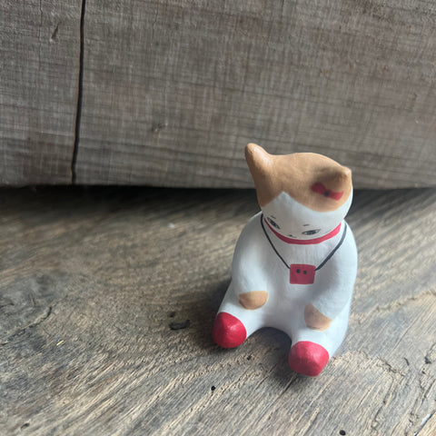 Sitting White Cat Tea Companion : Lu Yanjiu Jingdezhen