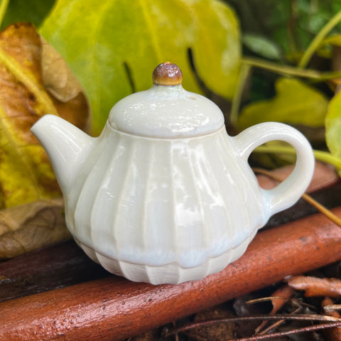 80ml Porcelain nuka glazed teapot [Seong Il Hong : Boseong, South Korea ]