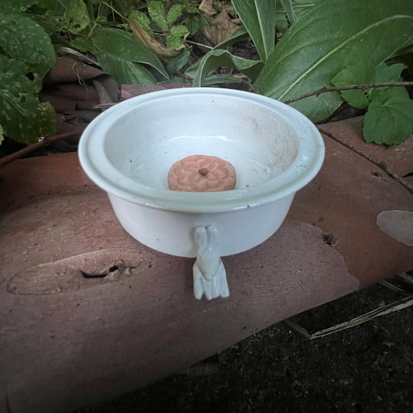 ‘Rabbit foot’ incense burner : porcelain with clear glaze [HyeJin Lee : Boseong, South Korea ]