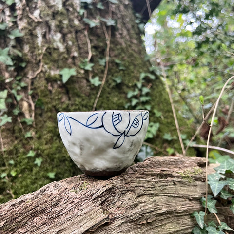 Hasami-yaki 260ml white tea bowl with blue flowers