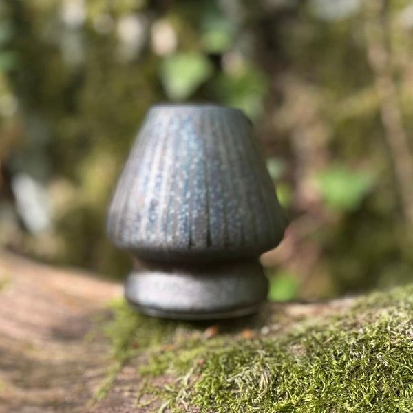 Grey Shimmer Mino-yaki chasen holder / kusenaoshi [茶筅くせ直し] [Meisen Kiln (明泉窯]