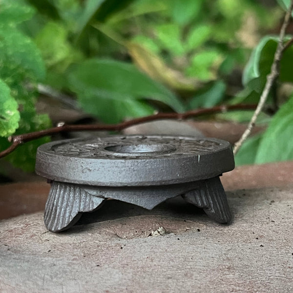 Dragon pattern teapot lid stand [Seong Il Hong : Boseong, South Korea ]