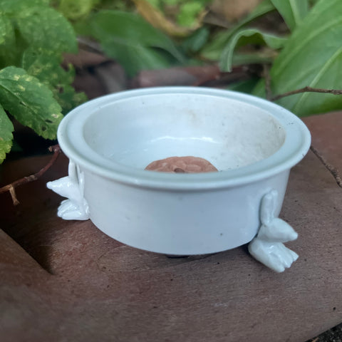 ‘Rabbit foot’ incense burner : porcelain with clear glaze [HyeJin Lee : Boseong, South Korea ]