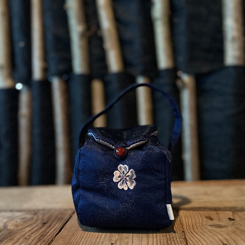Blue with whiteflower 10x10x10cm Tea Bag with red button | Zhu Rong Studio Jingdezhen