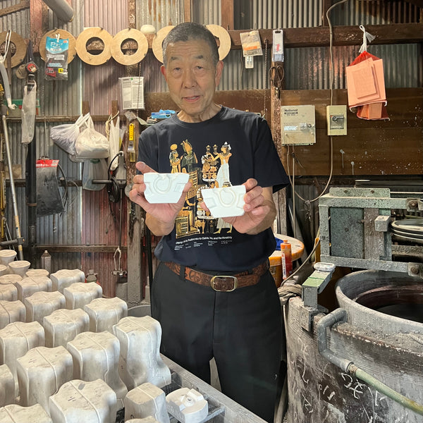 200ml Maru-gata (丸形) Cat & paw Ikomi Kokudei kyusu with sesame strainer [Shōhō Kiln]