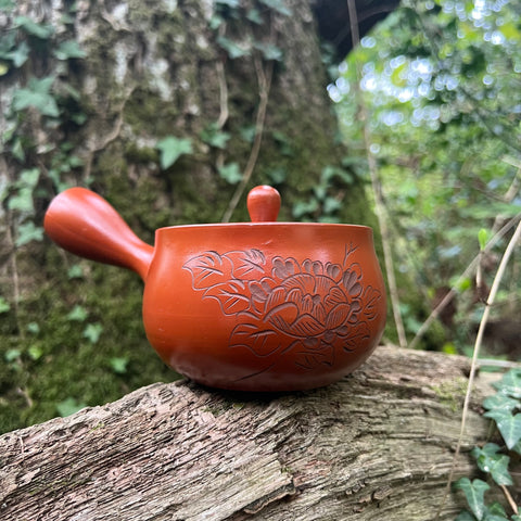 Everyday range : 350ml Red Tokoname Kyusu Teapot with engraving Belt Strainer [Tomisen Kiln]