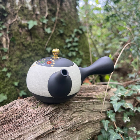 240ml Maru-gata (丸形) Ikomi Kokudei Black & white with gold flower kyusu with sesame filter [Shōhō Kiln]