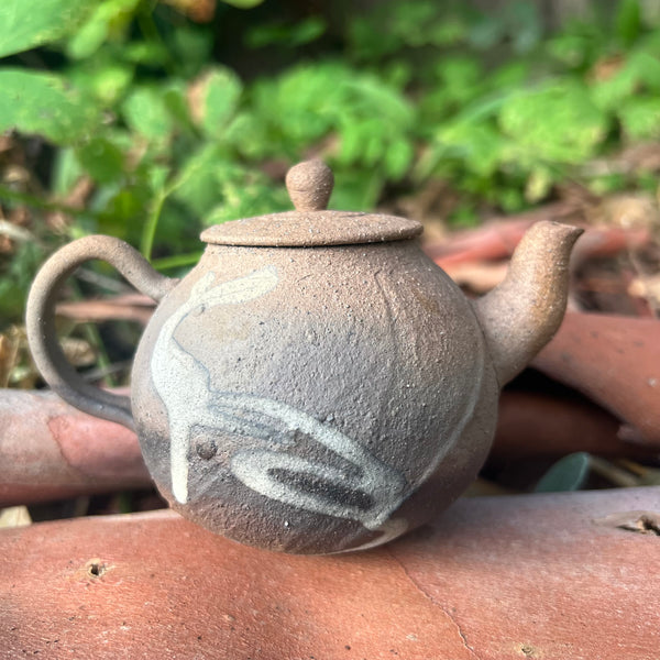 Boseong regional clay unglazed saggar fired teapot 120ml 
[Seong Il Hong : Boseong, South Korea ]