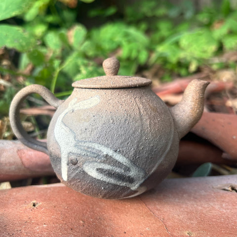 Boseong regional clay unglazed saggar fired teapot 120ml 
[Seong Il Hong : Boseong, South Korea ]