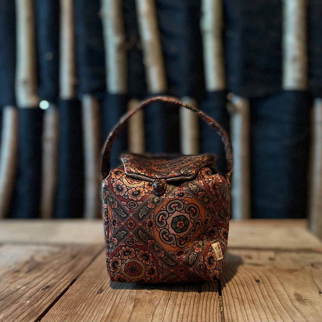Paisley 10x10x10cm Tea Bag with brown shine button | Zhu Rong Studio Jingdezhen