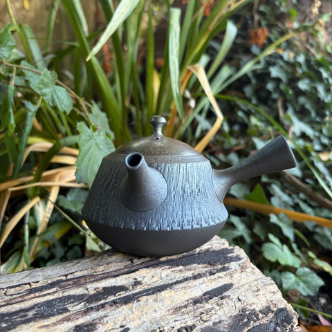 250ml Trapezoidal Kaiyaki Metallic (貝焼) kyusu with Kushime  and sesame strainer [Fujita Tokuta]