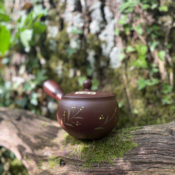 Everyday range : 340ml Ikomi [鋳込み] Brown with flowers Tokoname Kyusu Belt Strainer [Tomisen Kiln]