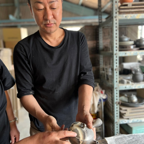 240ml Two tone metallic Silver/Grey Hira-Kyusu with sesame filter [Tomohiro Kiln]