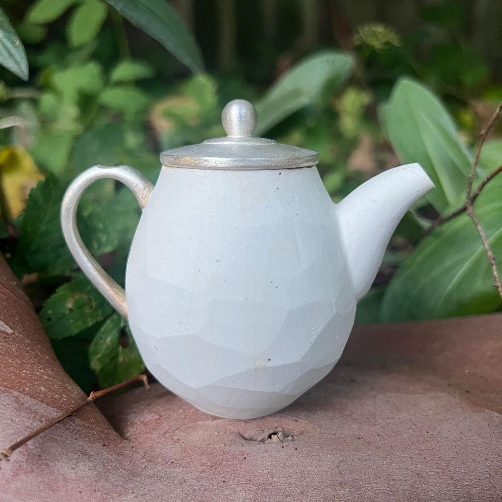 110ml Faceted white porcelain with Silver painted lid teapot  [Seong Il Hong : Boseong, South Korea ]