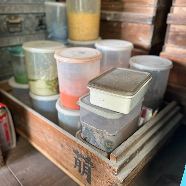 200ml Maru-gata (丸形) Cat & paw Ikomi Kokudei kyusu with sesame strainer [Shōhō Kiln]