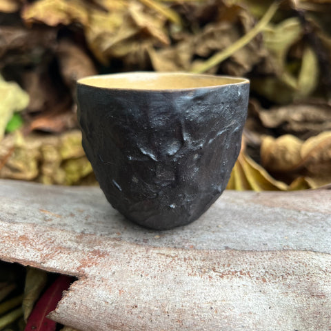 Maroon / yellow gold sipping cup : Lu Dan Cheng Jingdezhen